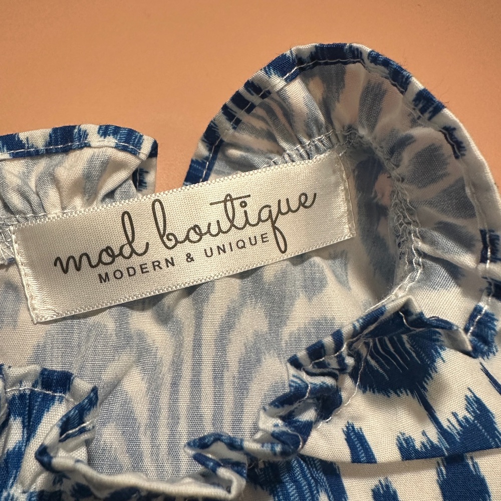 EUC Mod Boutique Blue & Pink Patterned Short Sleeve Top - Picture 2 of 7